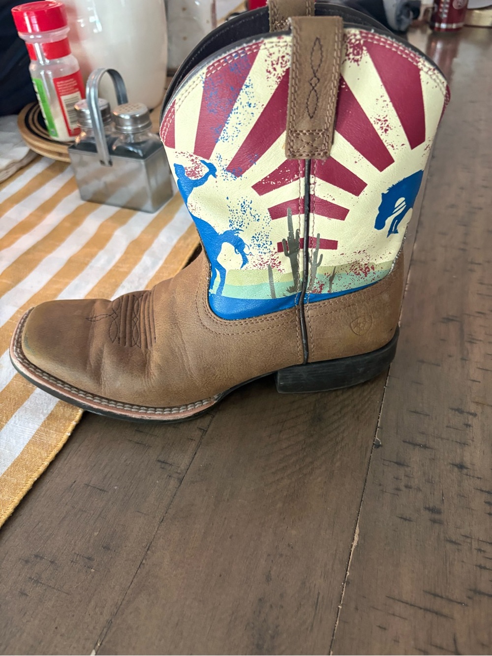Boys Ariat western boots size 4.5